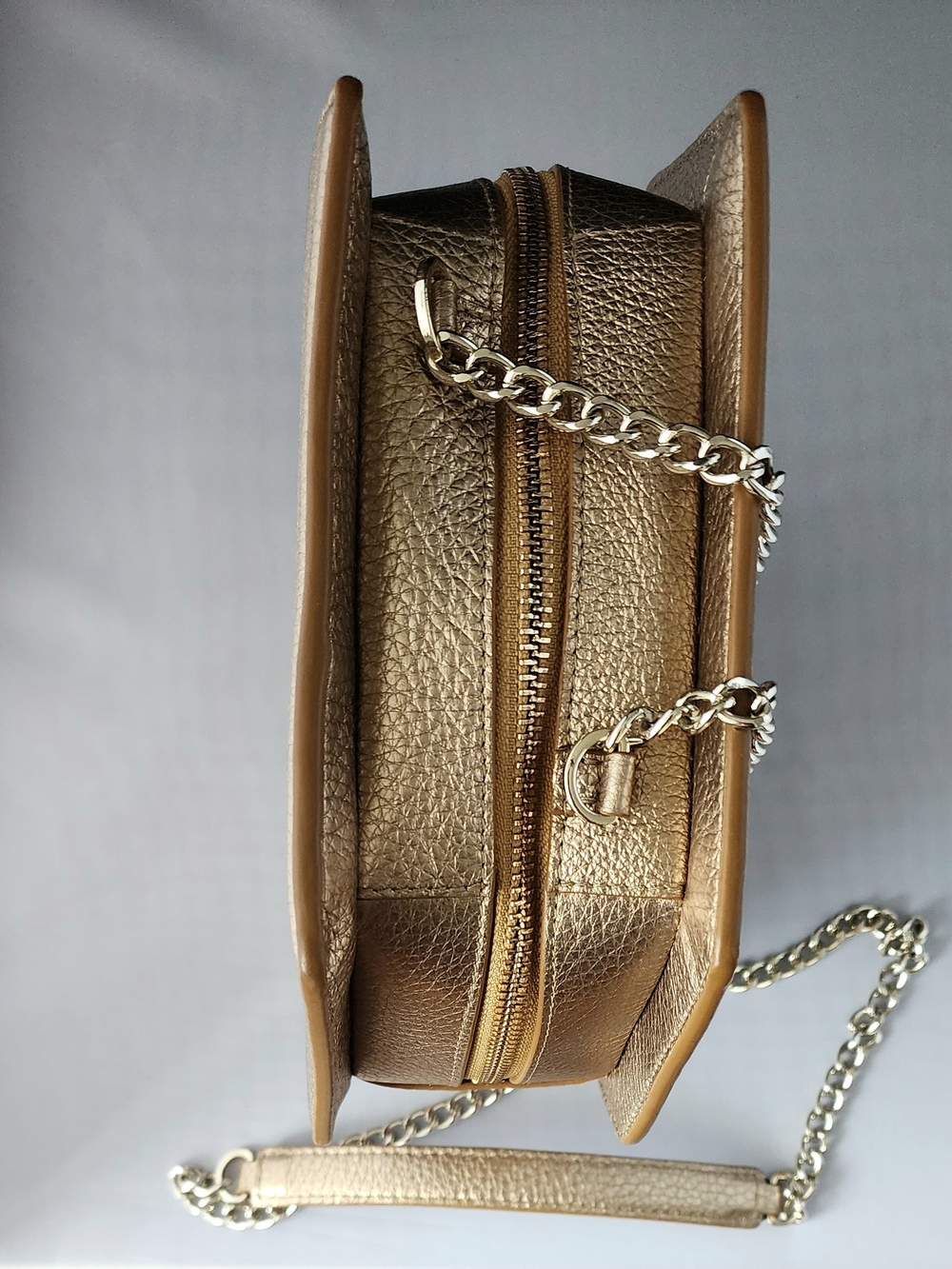 BEE & KIN 'SIDEKICK 2.0' Metallic Gold Hexagon Crossbody Bag with Chain Strap - Picture 5 of 8